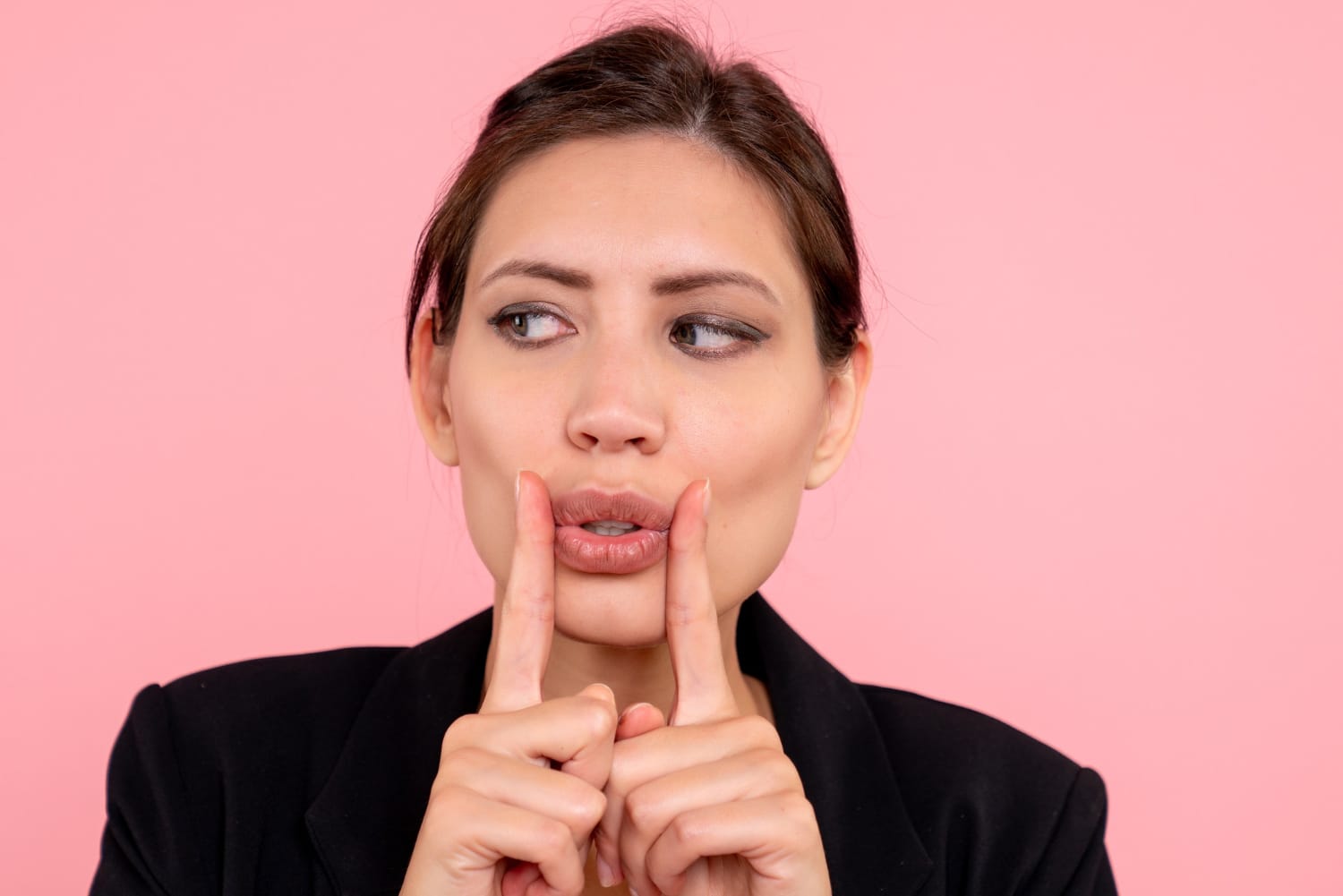 frau mit mundwinkelfalten